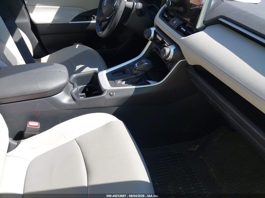 2025 Toyota Rav 4 VIN 2T3C1RFV5SC311053 IAAI salvage auction — SIDE, Salvage Title, sold $14,700 on 2026-07-31 (photo 5)