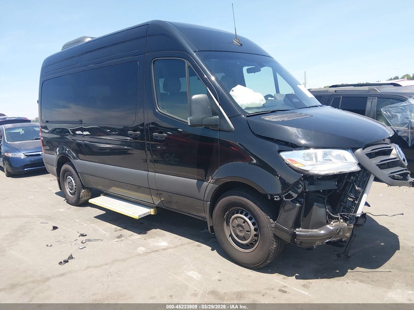 2025 Mercedes-benz Sprinter VIN W1Z4NFHY0SP792748 IAAI salvage auction — FRONT END, Salvage Title, sold $3,950 on 2026-07-22 (photo 1)