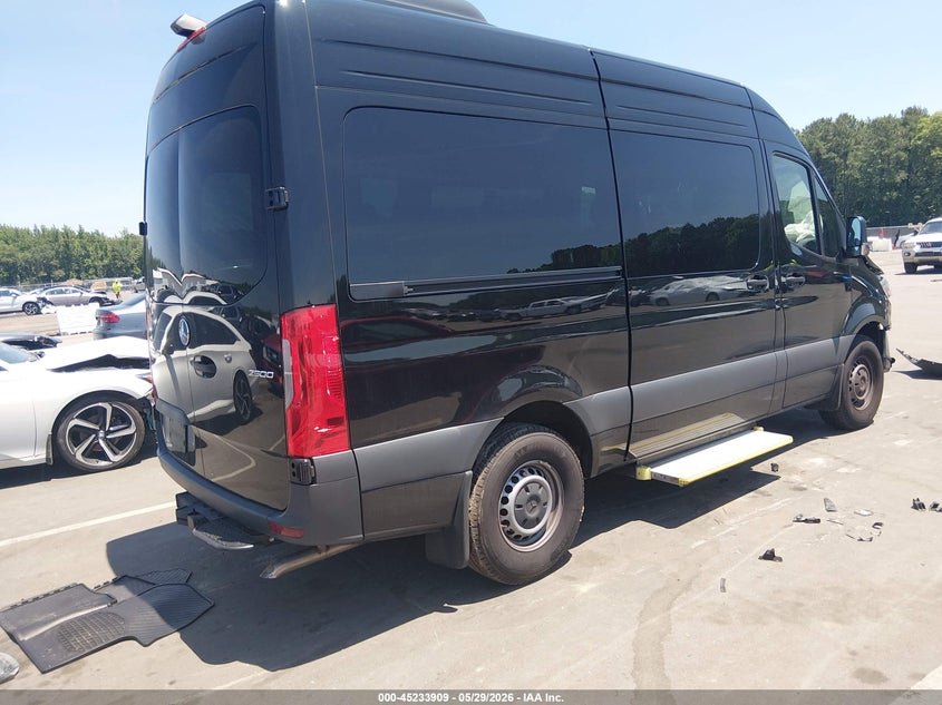 2025 Mercedes-benz Sprinter VIN W1Z4NFHY0SP792748 IAAI salvage auction — FRONT END, Salvage Title, sold $3,950 on 2026-07-22 (photo 4)