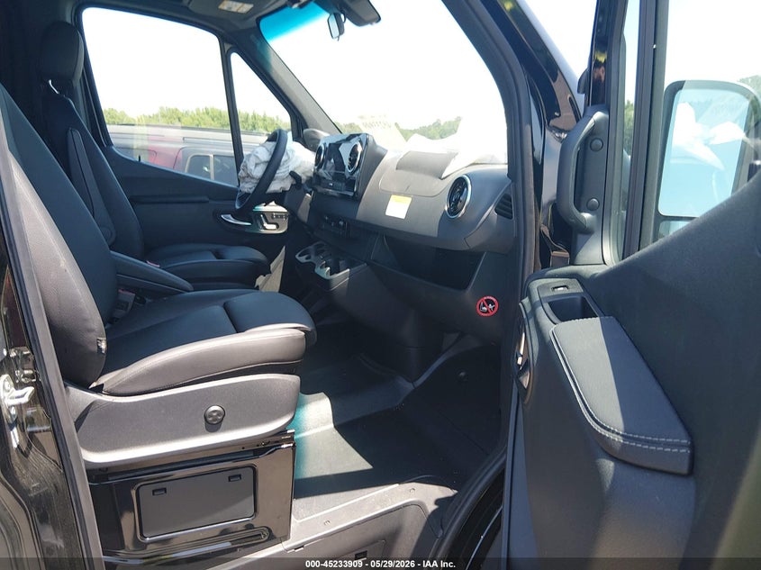 2025 Mercedes-benz Sprinter VIN W1Z4NFHY0SP792748 IAAI salvage auction — FRONT END, Salvage Title, sold $3,950 on 2026-07-22 (photo 5)