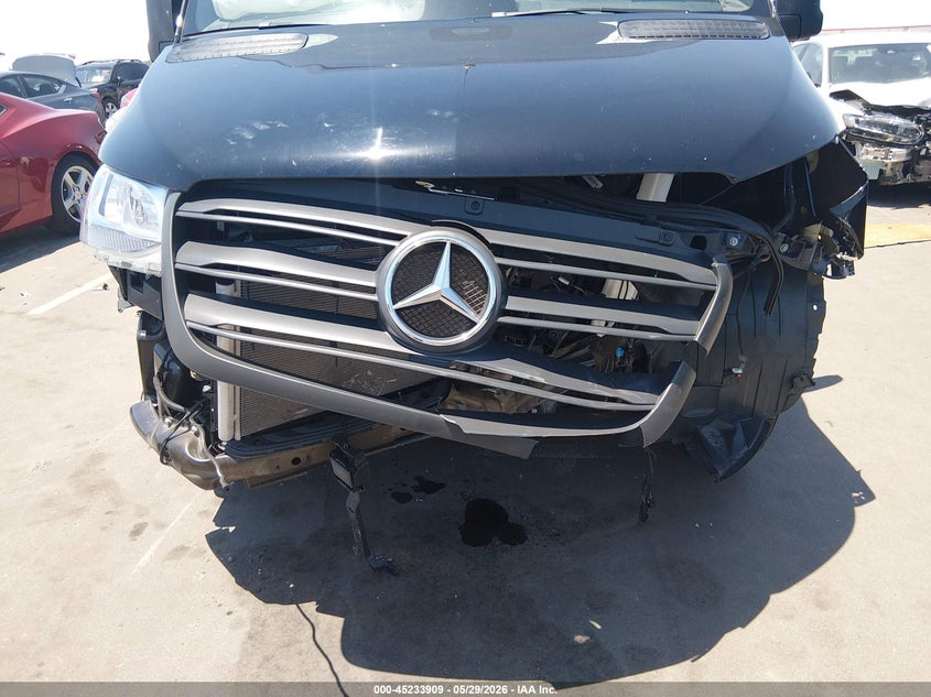 2025 Mercedes-benz Sprinter VIN W1Z4NFHY0SP792748 IAAI salvage auction — FRONT END, Salvage Title, sold $3,950 on 2026-07-22 (photo 6)