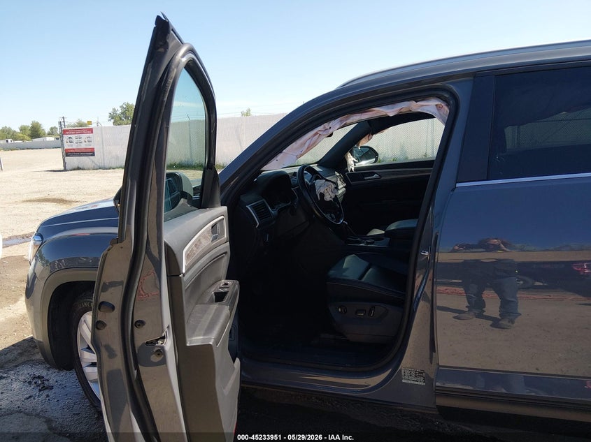 2020 Volkswagen Atlas VIN 1V21E2CA7LC217603 IAAI salvage auction — RIGHT FRONT, Salvage Title, sold $5,175 on 2026-08-05 (photo 5)