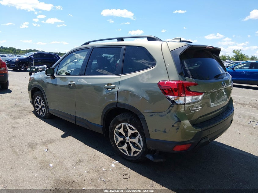 2021 Subaru Forester VIN JF2SKAJC8MH521736 IAAI salvage auction — SIDE, Salvage Title, sold $7,400 on 2026-07-20 (photo 3)