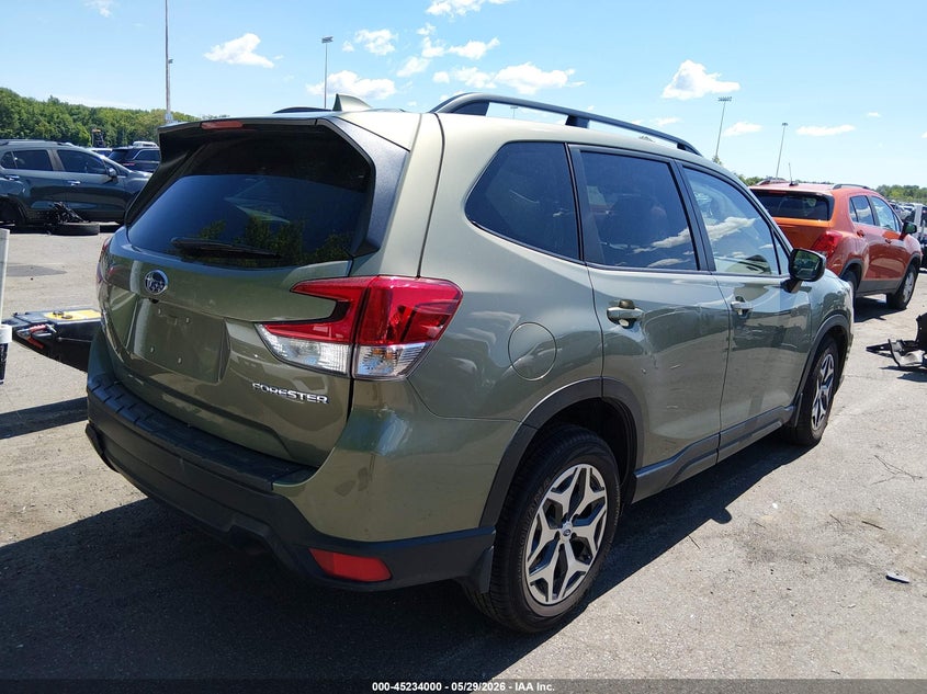2021 Subaru Forester VIN JF2SKAJC8MH521736 IAAI salvage auction — SIDE, Salvage Title, sold $7,400 on 2026-07-20 (photo 4)