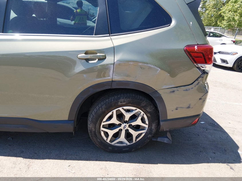 2021 Subaru Forester VIN JF2SKAJC8MH521736 IAAI salvage auction — SIDE, Salvage Title, sold $7,400 on 2026-07-20 (photo 6)