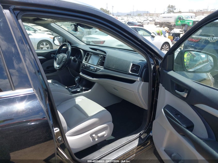 2019 Toyota Highlander VIN 5TDKZRFH8KS565659 IAAI salvage auction — REAR END, Salvage Title, sold $12,000 on 2026-07-09 (photo 5)