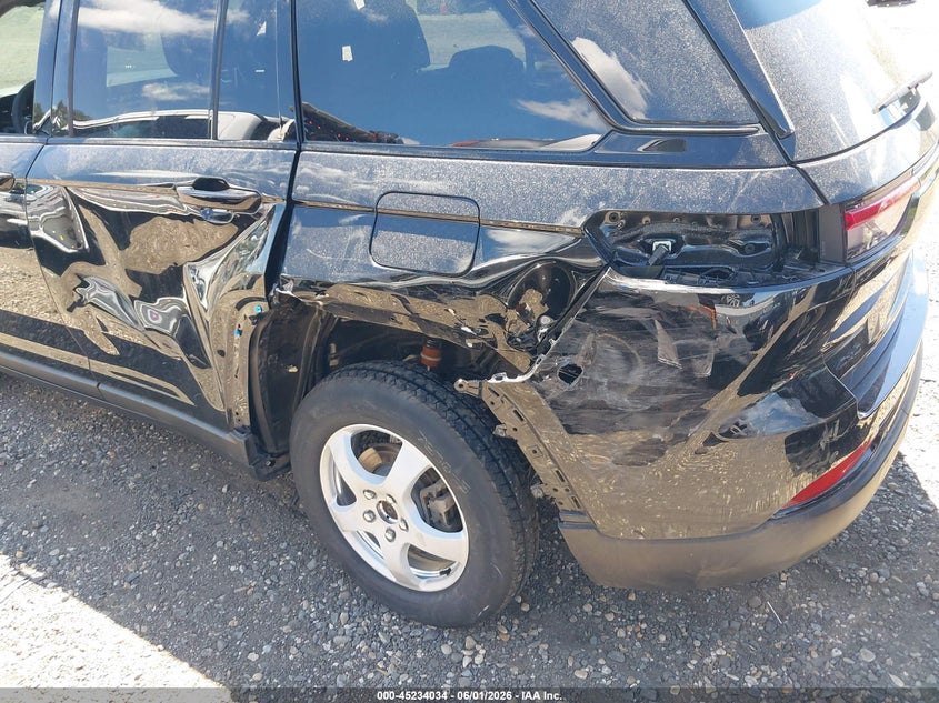 2025 Jeep Grand cherokee VIN 1C4RJHBG9SC336132 IAAI salvage auction — SIDE, Salvage Title, sold $22,350 on 2026-09-15 (photo 6)