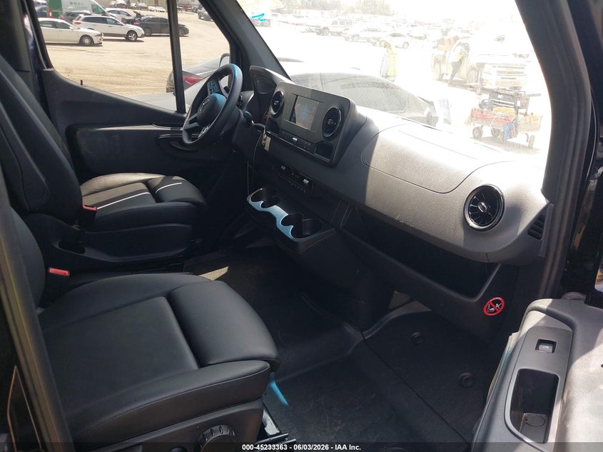 2024 Mercedes-benz Sprinter VIN W1Z4KFHY6RP663772 IAAI salvage auction — LEFT SIDE, Salvage Title (California), sold $7,800 on 2026-07-29 (photo 5)