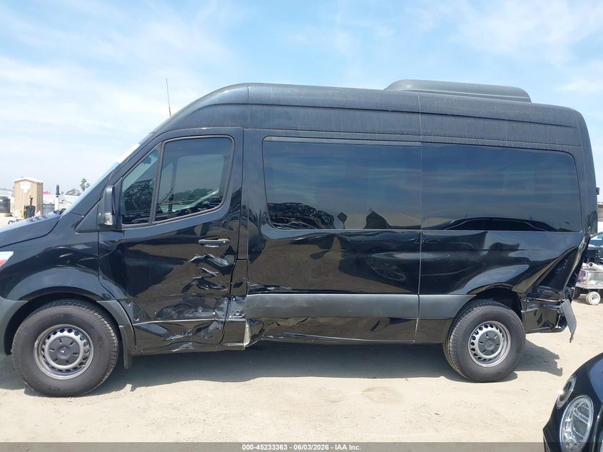 2024 Mercedes-benz Sprinter VIN W1Z4KFHY6RP663772 IAAI salvage auction — LEFT SIDE, Salvage Title (California), sold $7,800 on 2026-07-29 (photo 6)