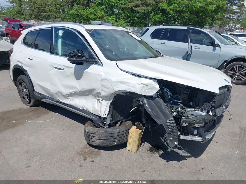 2025 BMW X1 VIN WBX73EF06S5079676 — IAAI salvage auction photo