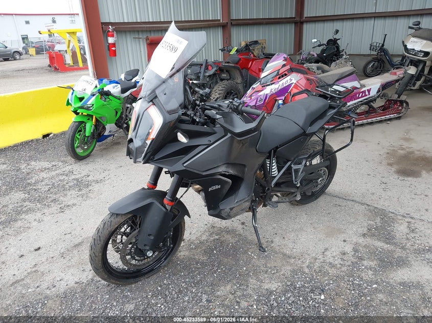 2022 Ktm VIN VBKV79404NM960050 IAAI salvage auction — LEFT & RIGHT, Salvage Title, sold $5,500 on 2026-07-14 (photo 2)