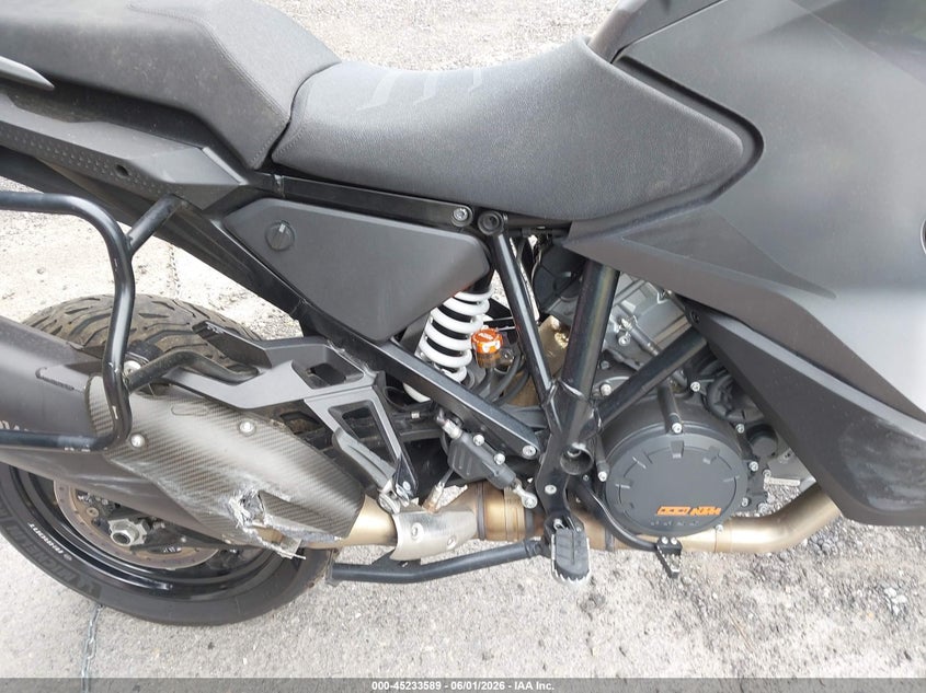 2022 Ktm VIN VBKV79404NM960050 IAAI salvage auction — LEFT & RIGHT, Salvage Title, sold $5,500 on 2026-07-14 (photo 8)