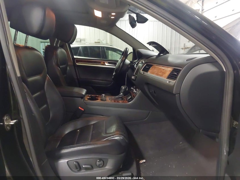 2012 Volkswagen Touareg VIN WVGFK9BP3CD003728 IAAI salvage auction — FRONT END, Salvage Title, sold $875 on 2026-07-19 (photo 5)