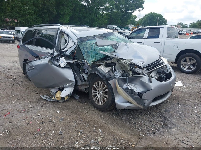 2013 Toyota Sienna VIN 5TDYK3DC9DS318902 IAAI salvage auction — FRONT END, Salvage Title, sold $725 on 2026-07-29 (photo 1)