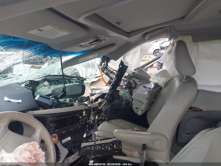 2013 Toyota Sienna VIN 5TDYK3DC9DS318902 IAAI salvage auction — FRONT END, Salvage Title, sold $725 on 2026-07-29 (photo 5)