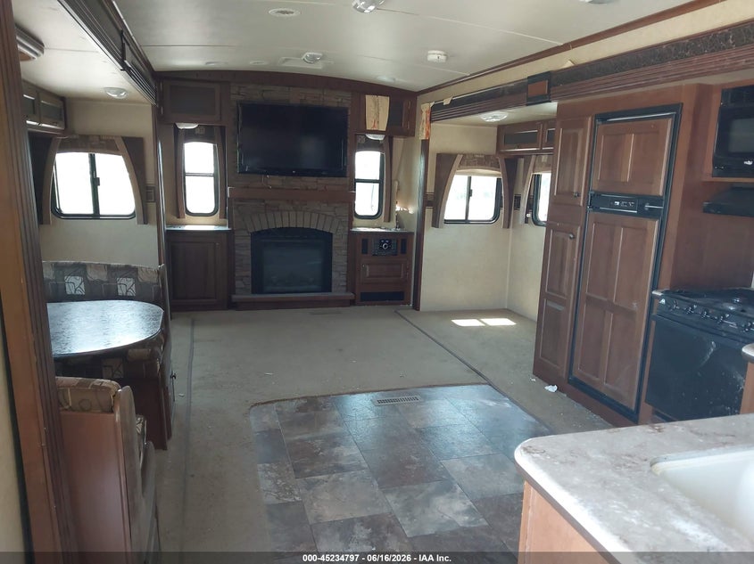 2014 Jayco Eagle VIN 1UJBJ0BU6E1DZ0192 IAAI salvage auction — REAR END, Salvage (Kansas), sold $4,100 on 2026-07-31 (photo 5)