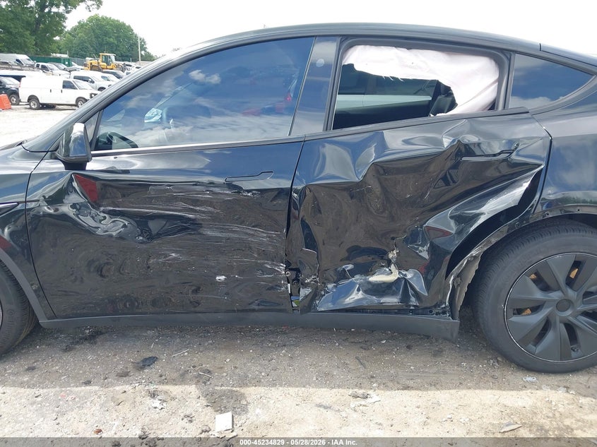 2024 Tesla Model y VIN 7SAYGAEE7RF179728 IAAI salvage auction — LEFT SIDE, Salvage (Georgia), sold $9,200 on 2026-07-29 (photo 6)