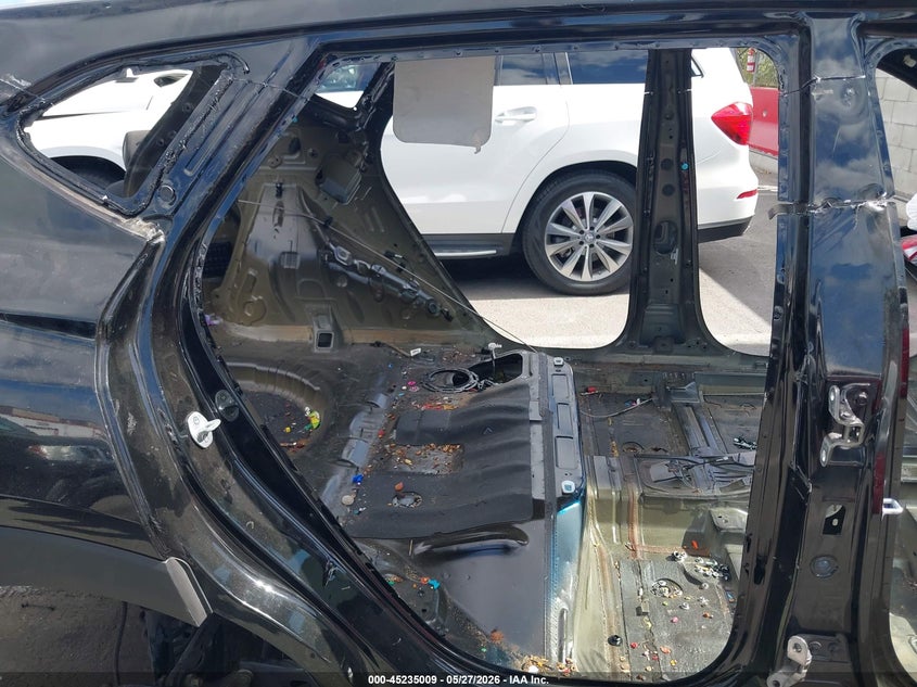 2018 Hyundai Tucson VIN KM8J23A47JU751099 IAAI salvage auction — VANDALISM, Salvage Title, sold $300 on 2026-07-09 (photo 8)