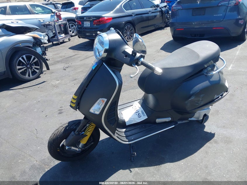 2022 Vespa - VIN ZAPMA39M2N5203647 IAAI salvage auction — LEFT & RIGHT, Wait Title, sold $600 on 2026-07-31 (photo 2)