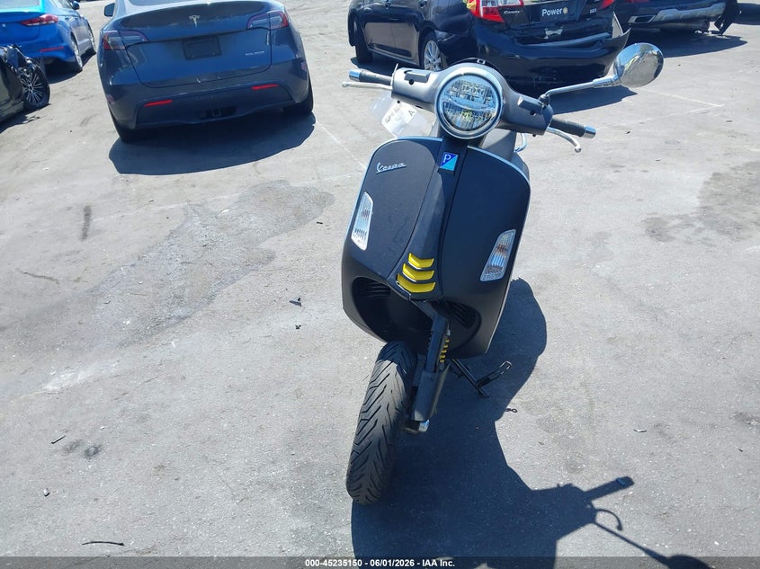 2022 Vespa - VIN ZAPMA39M2N5203647 IAAI salvage auction — LEFT & RIGHT, Wait Title, sold $600 on 2026-07-31 (photo 5)