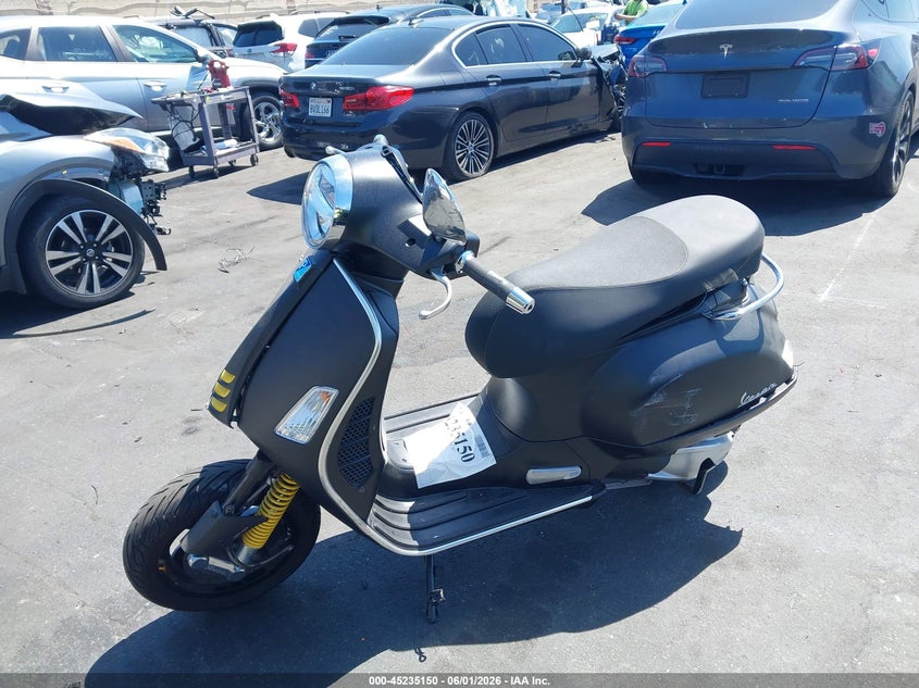 2022 Vespa - VIN ZAPMA39M2N5203647 IAAI salvage auction — LEFT & RIGHT, Wait Title, sold $600 on 2026-07-31 (photo 9)