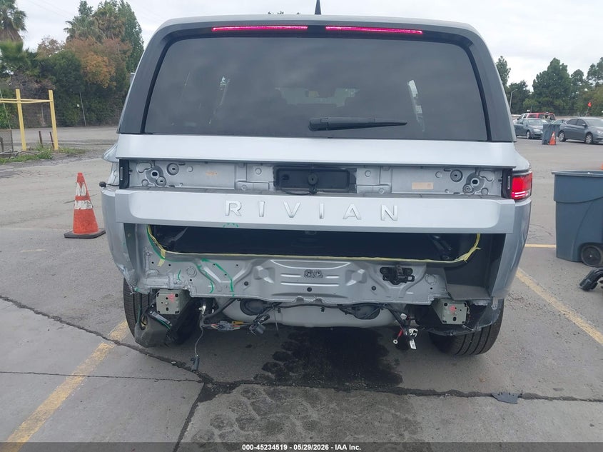 2025 Rivian R1s VIN 7PDSGBBAXSN052871 IAAI salvage auction — FRONT & REAR, Salvage Title, sold $20,200 on 2026-08-31 (photo 6)