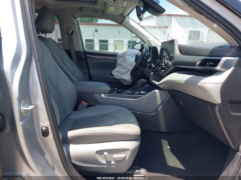 2023 Toyota Highlander VIN 5TDKDRBH2PS035635 IAAI salvage auction — RIGHT REAR, Salvage Title, sold $16,100 on 2026-07-29 (photo 5)