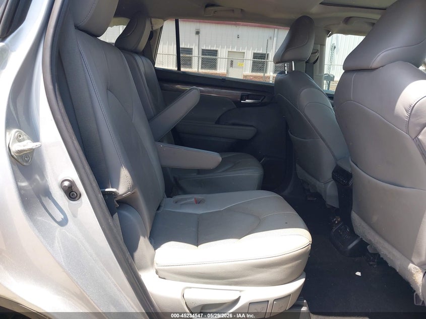 2023 Toyota Highlander VIN 5TDKDRBH2PS035635 IAAI salvage auction — RIGHT REAR, Salvage Title, sold $16,100 on 2026-07-29 (photo 8)