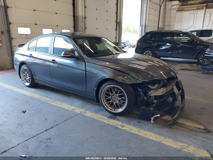 2015 BMW 3er VIN WBA3C1C58FP852353 IAAI salvage auction — FRONT END, Salvage Title, sold $2,700 on 2026-08-13 (photo 1)