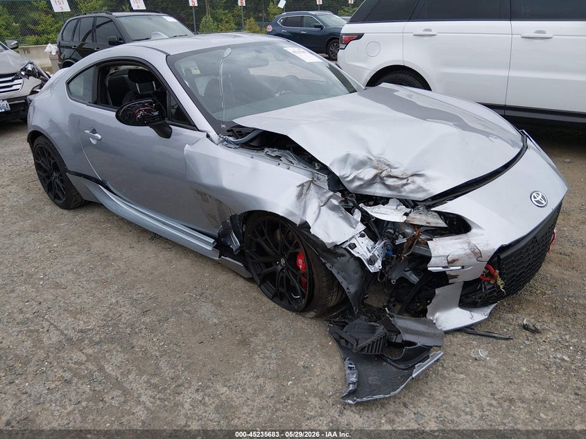 2025 Toyota Gr 86 VIN JF1ZNBE16S9760637 IAAI salvage auction — FRONT END, Salvage Title, sold $7,600 on 2026-07-08 (photo 1)