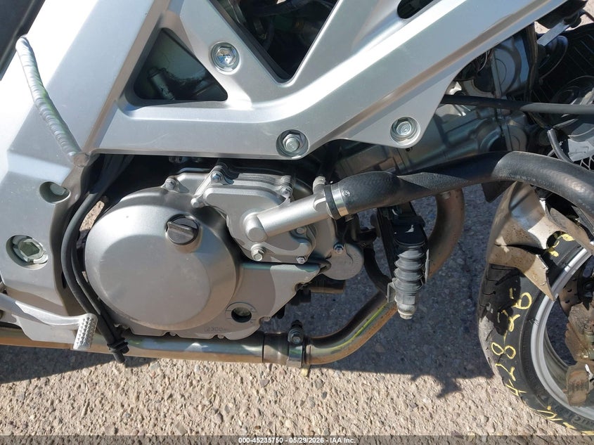 2003 Suzuki Sv650 VIN JS1VP53A332101300 IAAI salvage auction — FRONT END, Salvage (Arizona), sold $25 on 2026-07-23 (photo 8)