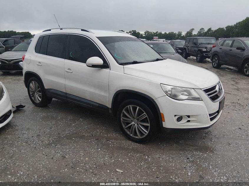2011 Volkswagen Tiguan VIN WVGAV7AXXBW524469 IAAI salvage auction — NORMAL WEAR, Clear (Missouri), sold $550 on 2026-07-13 (photo 1)