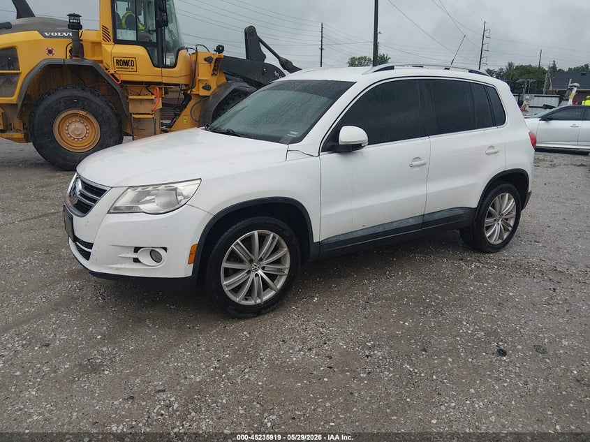2011 Volkswagen Tiguan VIN WVGAV7AXXBW524469 IAAI salvage auction — NORMAL WEAR, Clear (Missouri), sold $550 on 2026-07-13 (photo 2)