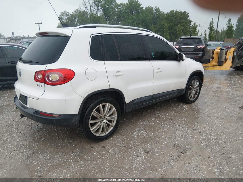 2011 Volkswagen Tiguan VIN WVGAV7AXXBW524469 IAAI salvage auction — NORMAL WEAR, Clear (Missouri), sold $550 on 2026-07-13 (photo 4)