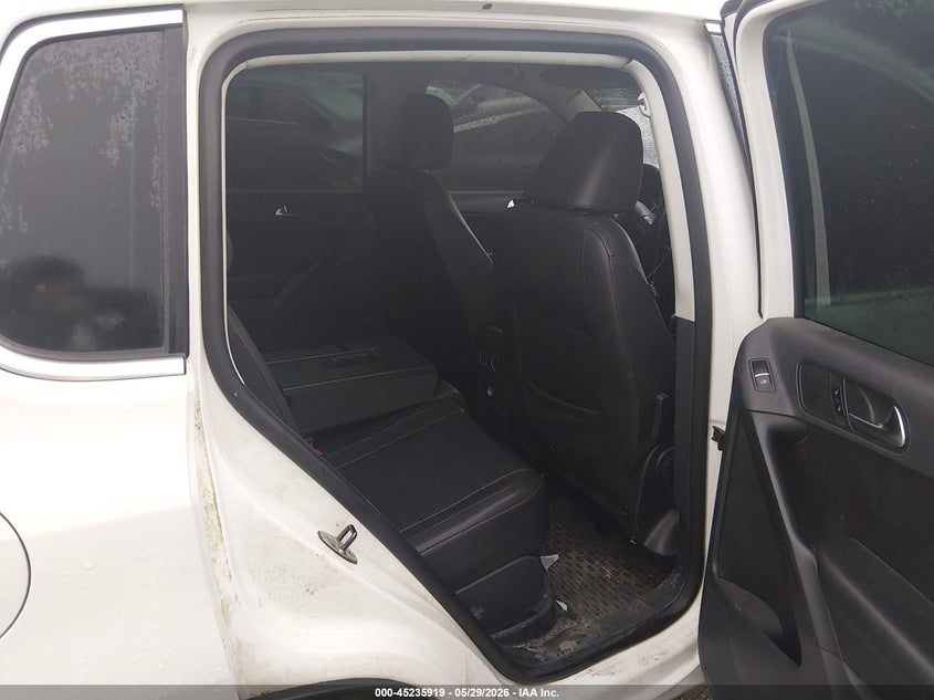 2011 Volkswagen Tiguan VIN WVGAV7AXXBW524469 IAAI salvage auction — NORMAL WEAR, Clear (Missouri), sold $550 on 2026-07-13 (photo 8)