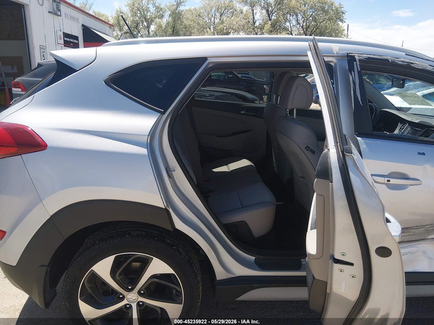 2017 Hyundai Tucson VIN KM8J3CA21HU369656 IAAI salvage auction — RIGHT SIDE, Salvage (Montana), sold $3,300 on 2026-07-29 (photo 8)