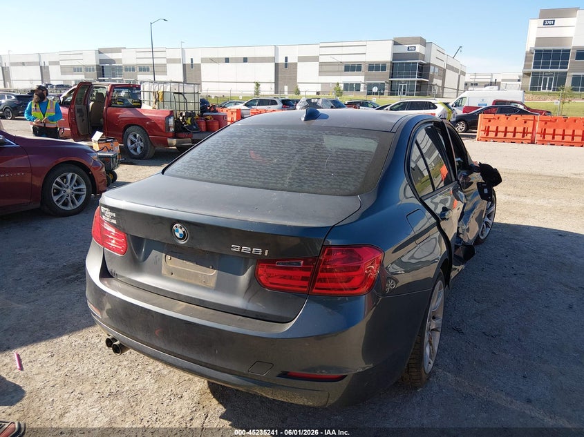 2015 BMW 3er VIN WBA3A5C59FF610402 IAAI salvage auction — RIGHT SIDE, Salvage Title, sold $550 on 2026-07-21 (photo 4)