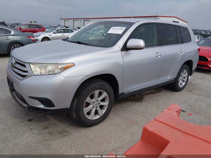 2013 Toyota Highlander VIN 5TDZA3EH6DS034967 IAAI salvage auction — HAIL, Salvage Title, sold $4,650 on 2026-08-01 (photo 2)