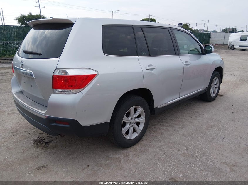 2013 Toyota Highlander VIN 5TDZA3EH6DS034967 IAAI salvage auction — HAIL, Salvage Title, sold $4,650 on 2026-08-01 (photo 4)