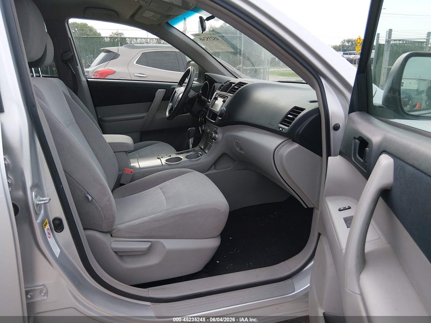 2013 Toyota Highlander VIN 5TDZA3EH6DS034967 IAAI salvage auction — HAIL, Salvage Title, sold $4,650 on 2026-08-01 (photo 5)