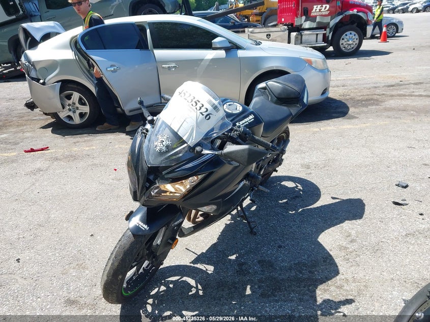 2017 Kawasaki Ninja VIN JKAEX8B16HDA37268 IAAI salvage auction — RIGHT FRONT, Salvage Title, sold $825 on 2026-07-14 (photo 1)