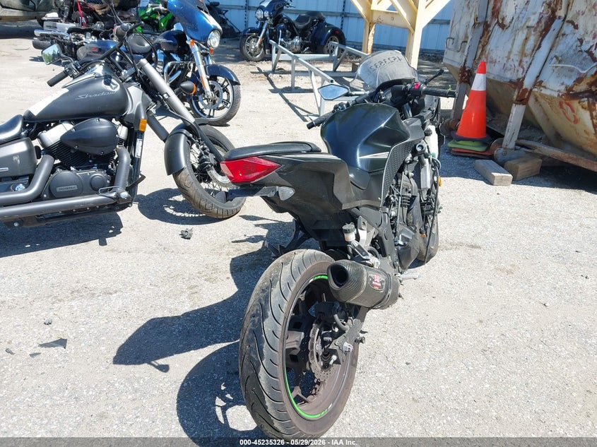 2017 Kawasaki Ninja VIN JKAEX8B16HDA37268 IAAI salvage auction — RIGHT FRONT, Salvage Title, sold $825 on 2026-07-14 (photo 3)