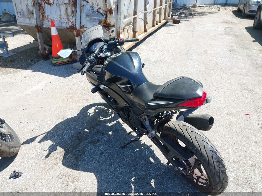 2017 Kawasaki Ninja VIN JKAEX8B16HDA37268 IAAI salvage auction — RIGHT FRONT, Salvage Title, sold $825 on 2026-07-14 (photo 4)