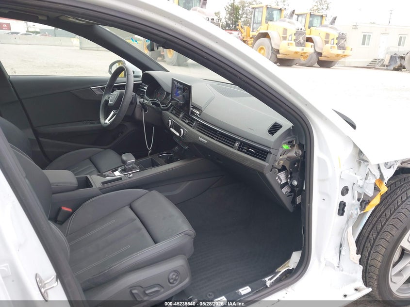 2025 Audi A4 VIN WAUDAAF42SN003502 IAAI salvage auction — RIGHT SIDE, Salvage Title, sold $14,050 on 2026-07-13 (photo 5)