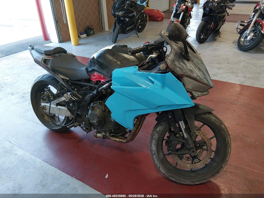 2024 Honda Cbr VIN MLHPC7057R5000116 IAAI salvage auction — LEFT & RIGHT, Salvage Title, sold $525 on 2026-07-15 (photo 1)