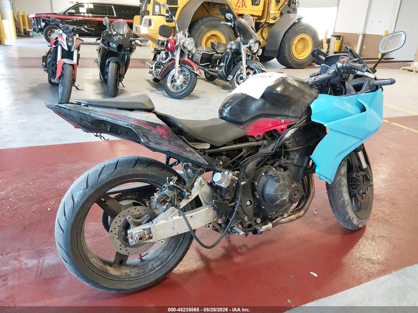 2024 Honda Cbr VIN MLHPC7057R5000116 IAAI salvage auction — LEFT & RIGHT, Salvage Title, sold $525 on 2026-07-15 (photo 4)