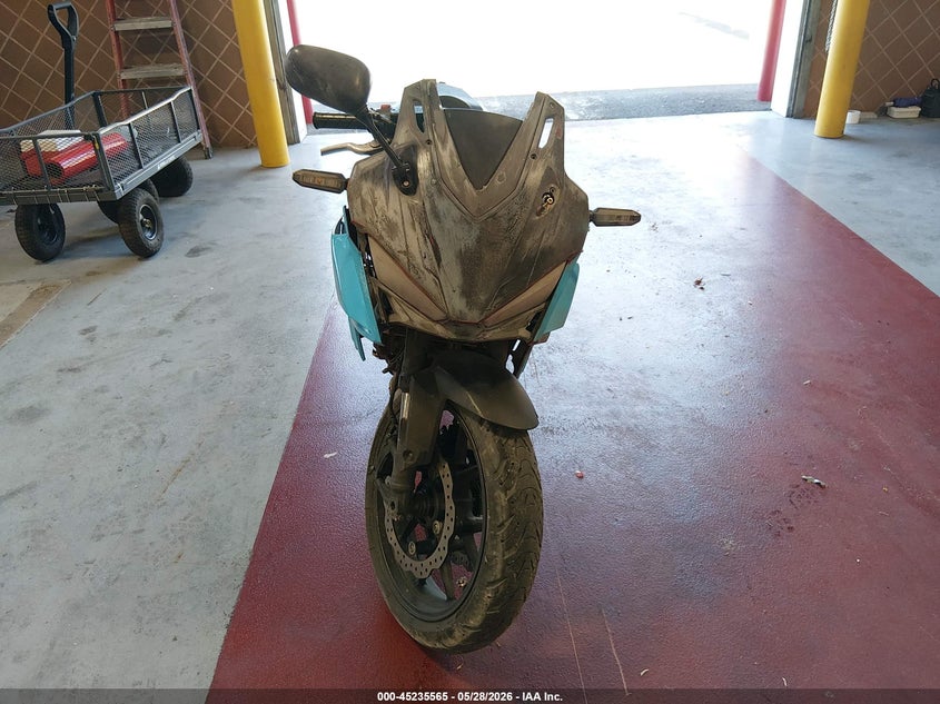2024 Honda Cbr VIN MLHPC7057R5000116 IAAI salvage auction — LEFT & RIGHT, Salvage Title, sold $525 on 2026-07-15 (photo 5)