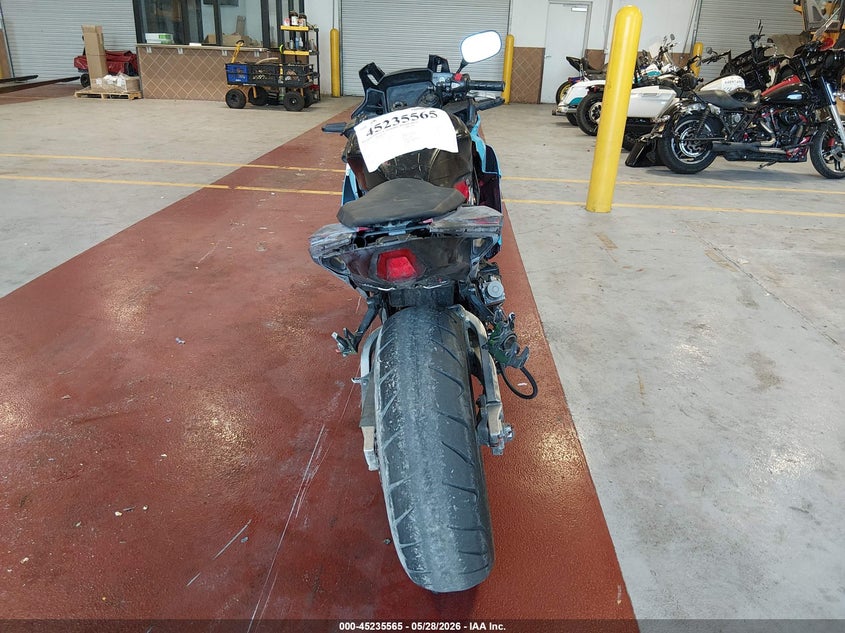 2024 Honda Cbr VIN MLHPC7057R5000116 IAAI salvage auction — LEFT & RIGHT, Salvage Title, sold $525 on 2026-07-15 (photo 6)