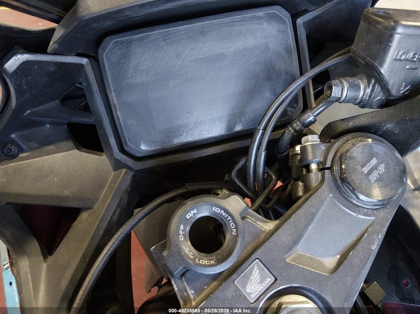 2024 Honda Cbr VIN MLHPC7057R5000116 IAAI salvage auction — LEFT & RIGHT, Salvage Title, sold $525 on 2026-07-15 (photo 7)