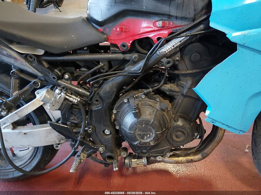 2024 Honda Cbr VIN MLHPC7057R5000116 IAAI salvage auction — LEFT & RIGHT, Salvage Title, sold $525 on 2026-07-15 (photo 8)